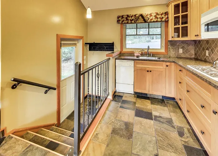 Patricia Lake Bungalows